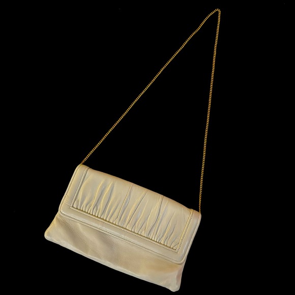 Vintage off white leather flap clutch with gold chain link strap - Picture 1 of 9